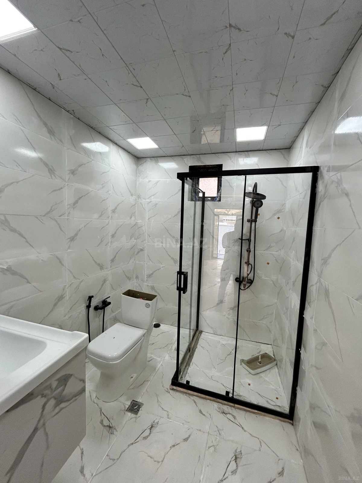 Satılır 6 otaqlı həyət evi 240 m²