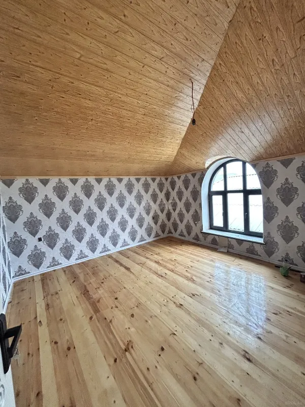 Satılır 6 otaqlı həyət evi 240 m²