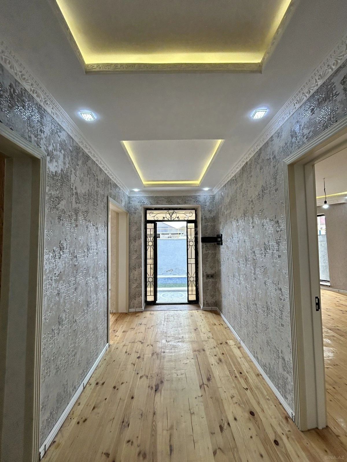 Satılır 6 otaqlı həyət evi 240 m²