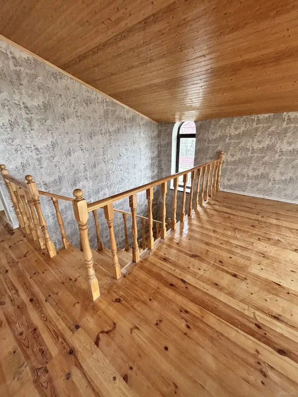 Satılır 6 otaqlı həyət evi 240 m²
