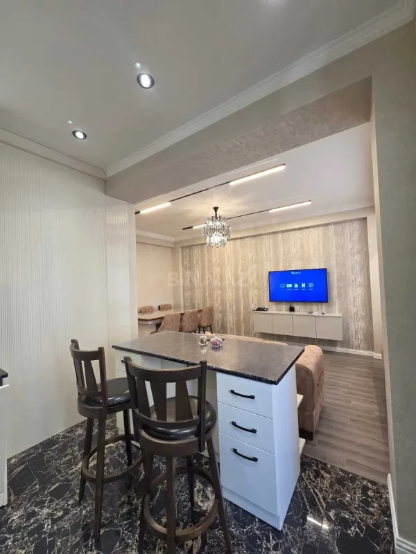Kirayə verilir 2 otaqlı mənzil 65 m²