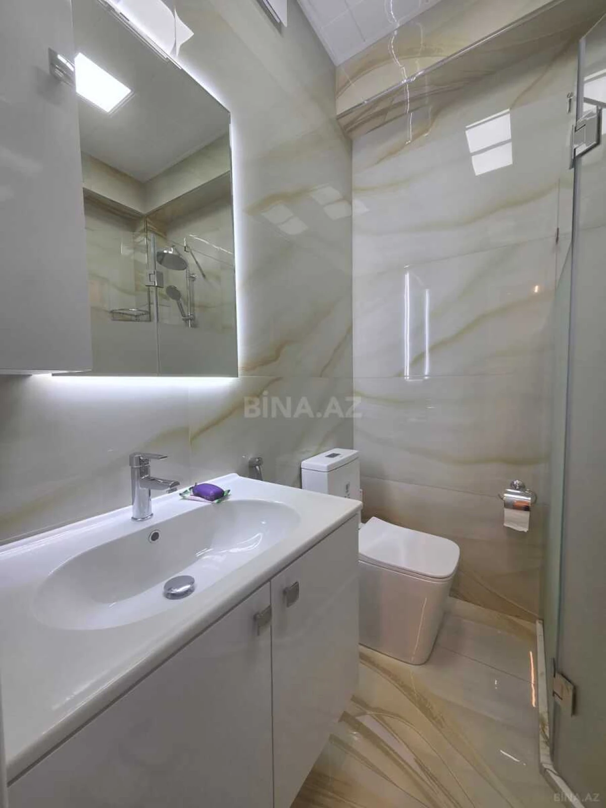 Kirayə verilir 2 otaqlı mənzil 65 m²