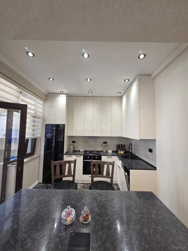 Kirayə verilir 2 otaqlı mənzil 65 m²