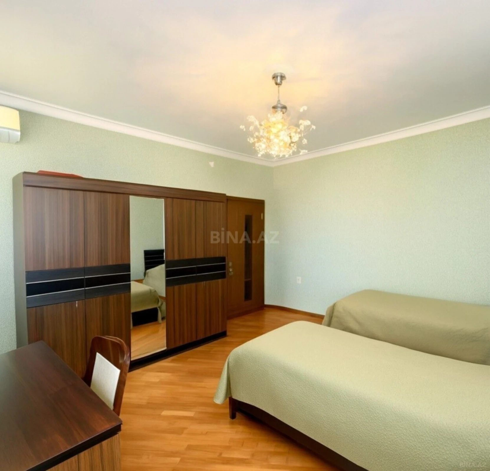 Satılır 3 otaqlı mənzil 140 m²