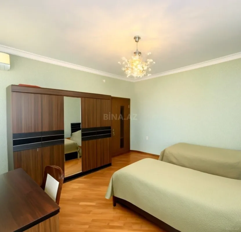 Satılır 3 otaqlı mənzil 140 m²