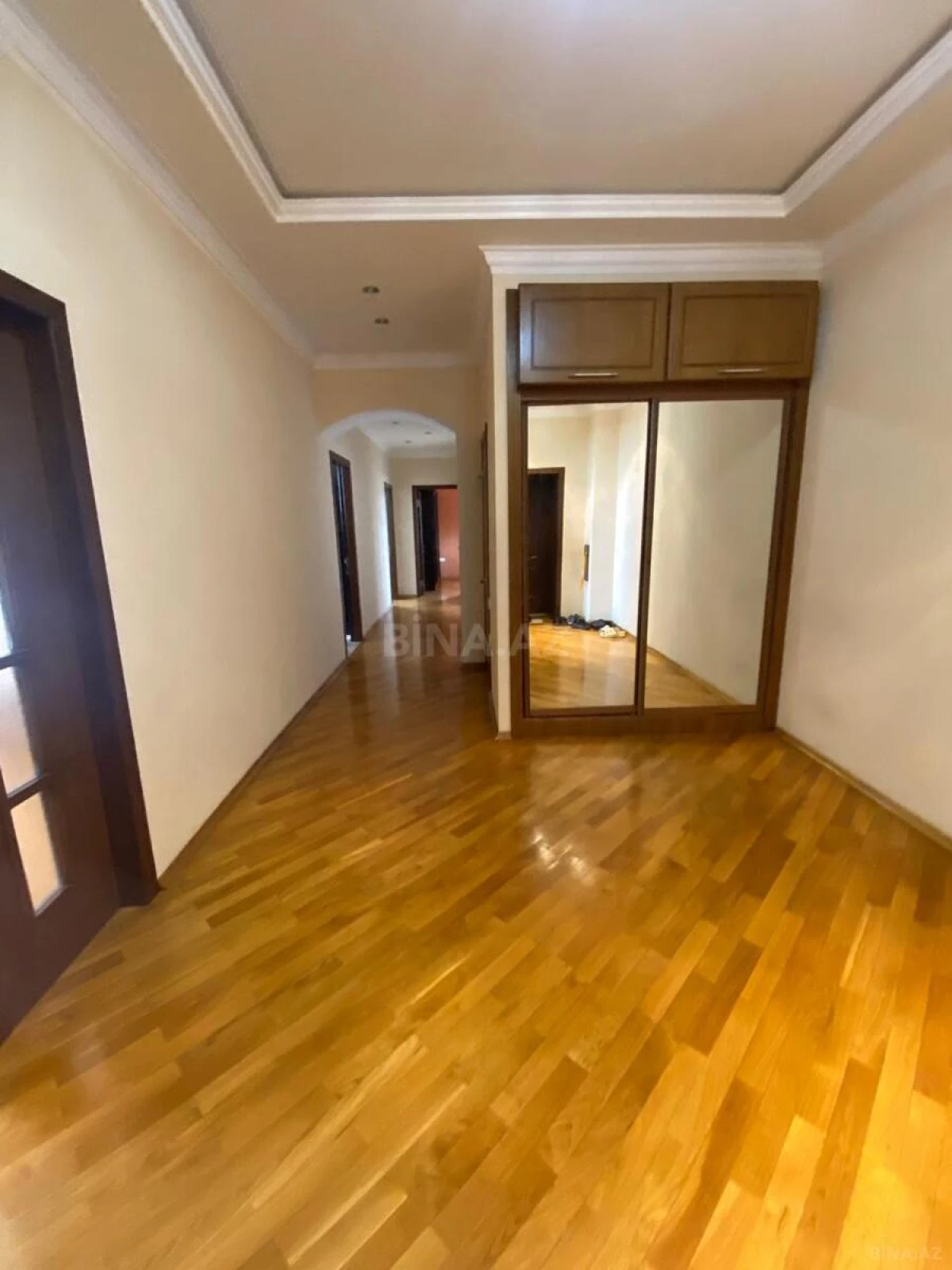 Satılır 3 otaqlı mənzil 140 m²