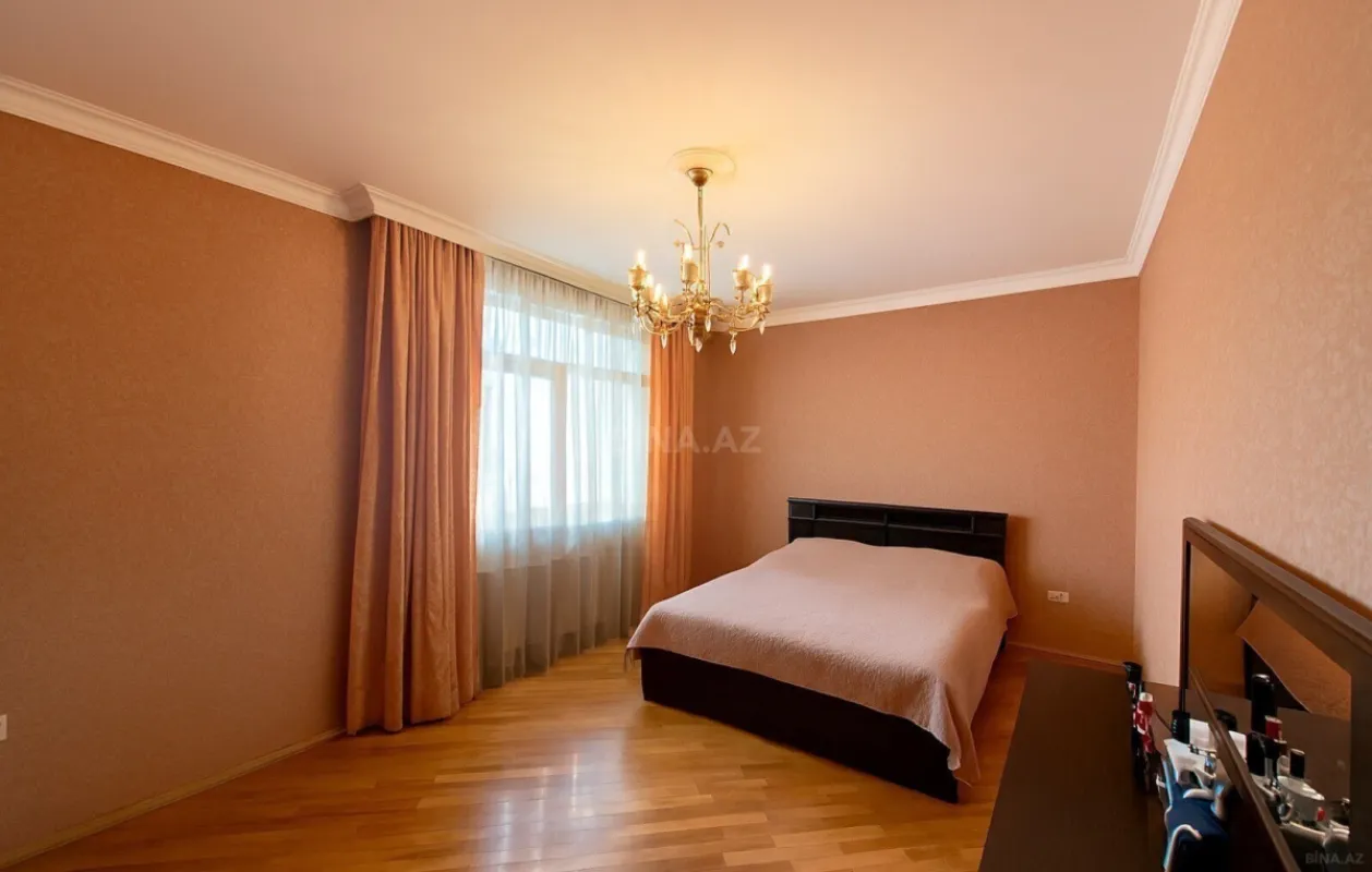 Satılır 3 otaqlı mənzil 140 m²