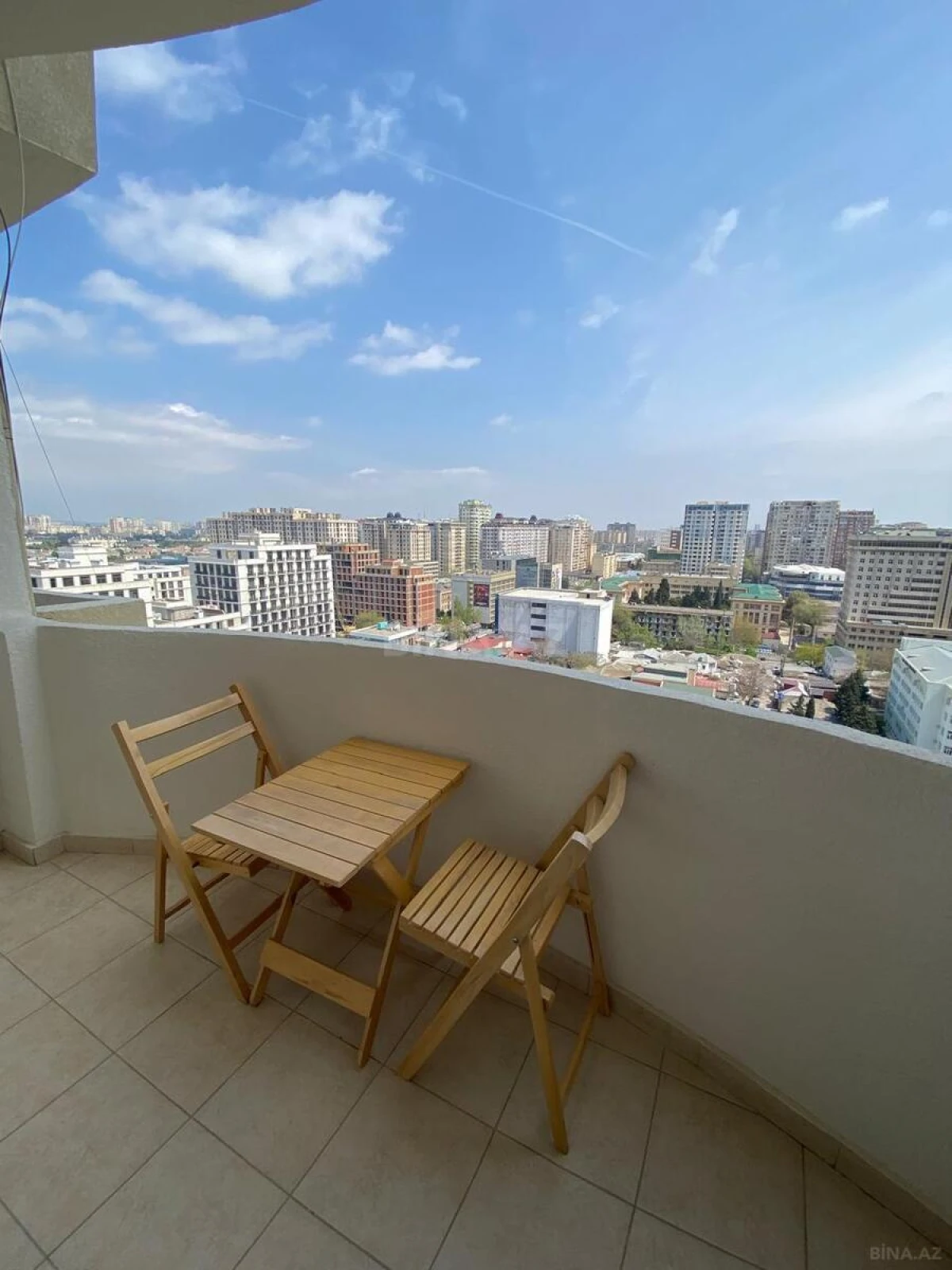 Satılır 3 otaqlı mənzil 140 m²