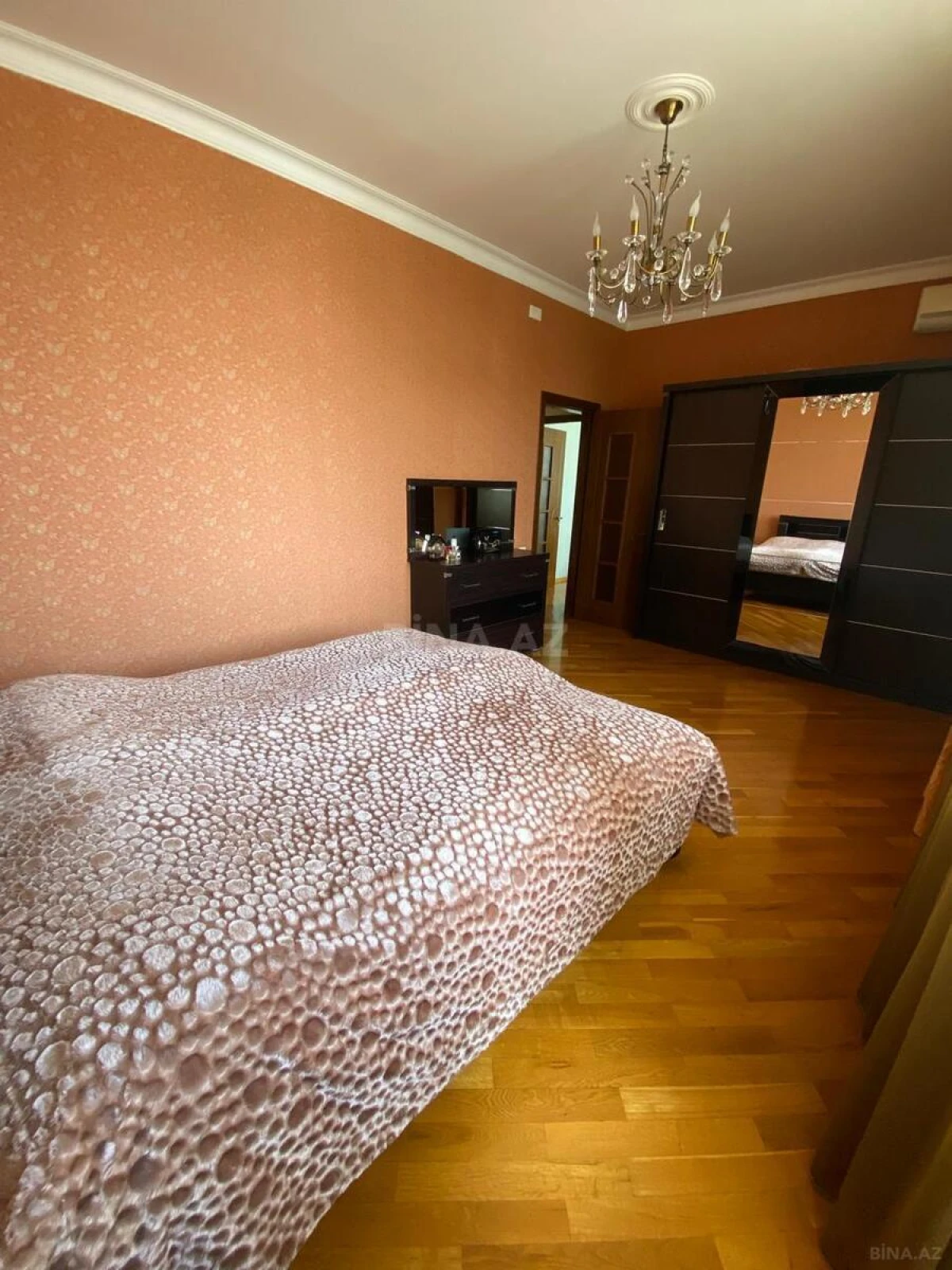 Satılır 3 otaqlı mənzil 140 m²