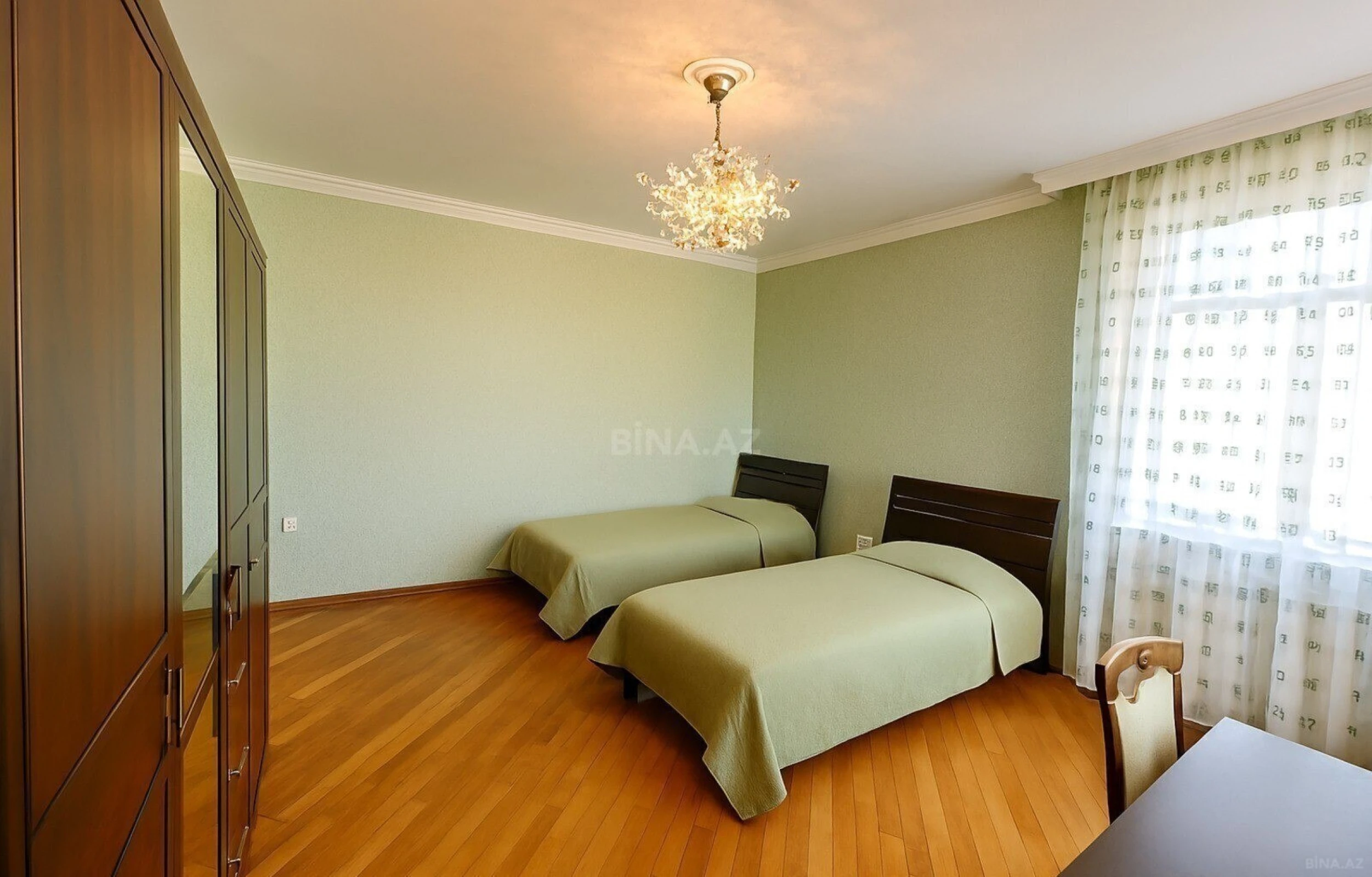 Satılır 3 otaqlı mənzil 140 m²