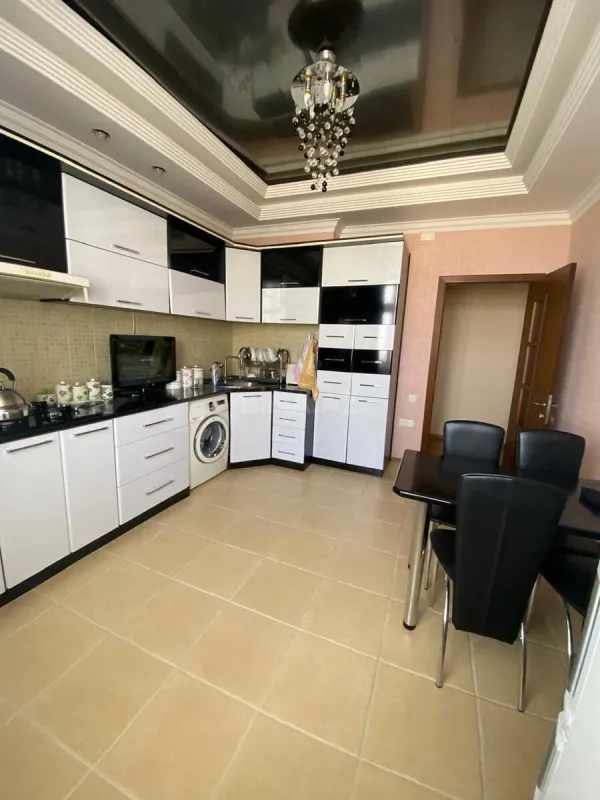 Satılır 3 otaqlı mənzil 140 m²