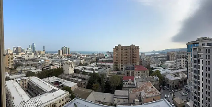 Satılır 4 otaqlı mənzil 230 m²