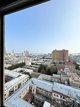 Satılır 4 otaqlı mənzil 230 m²