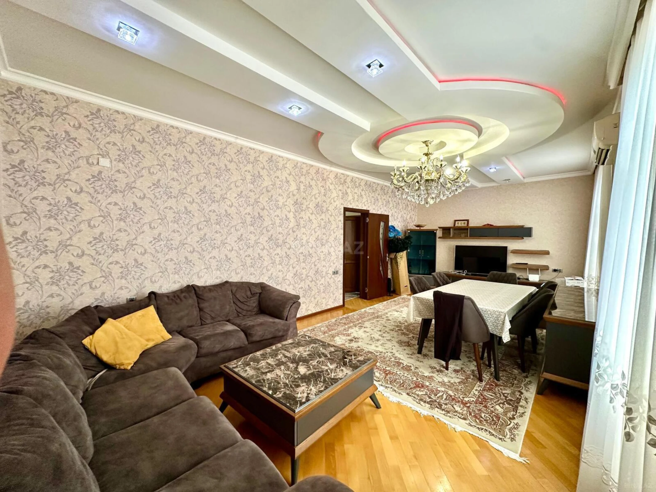 Satılır 6 otaqlı həyət evi 180 m²