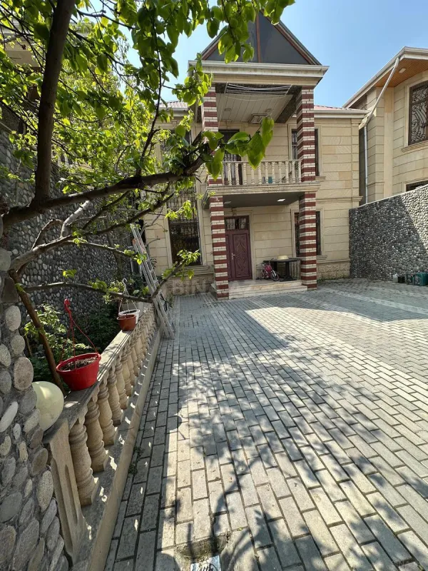 Satılır 6 otaqlı həyət evi 180 m²