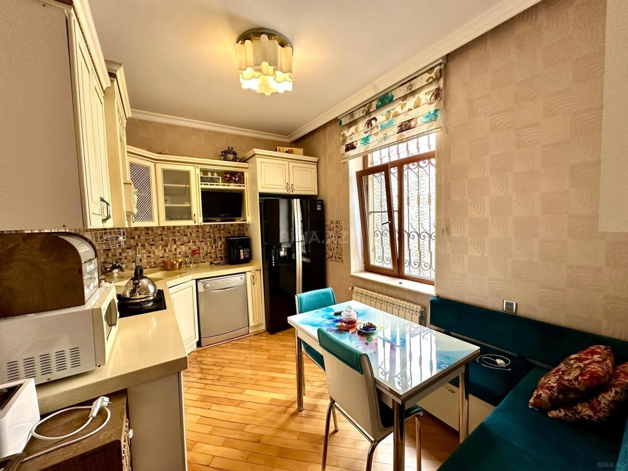 Satılır 6 otaqlı həyət evi 180 m²