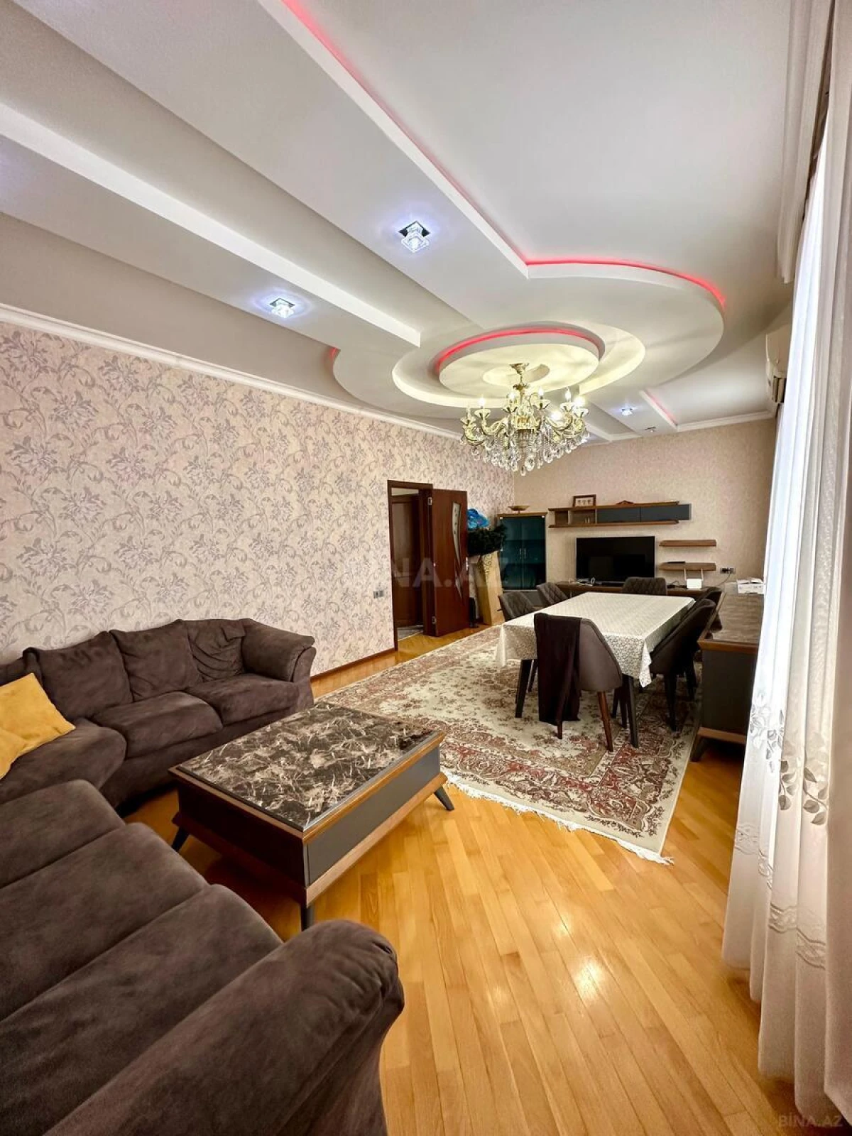 Satılır 6 otaqlı həyət evi 180 m²