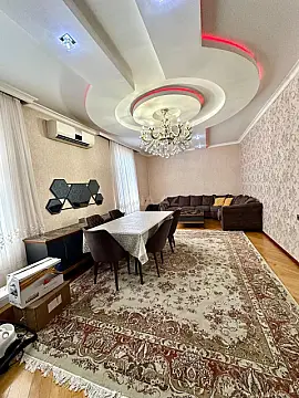 Satılır 6 otaqlı həyət evi 180 m²