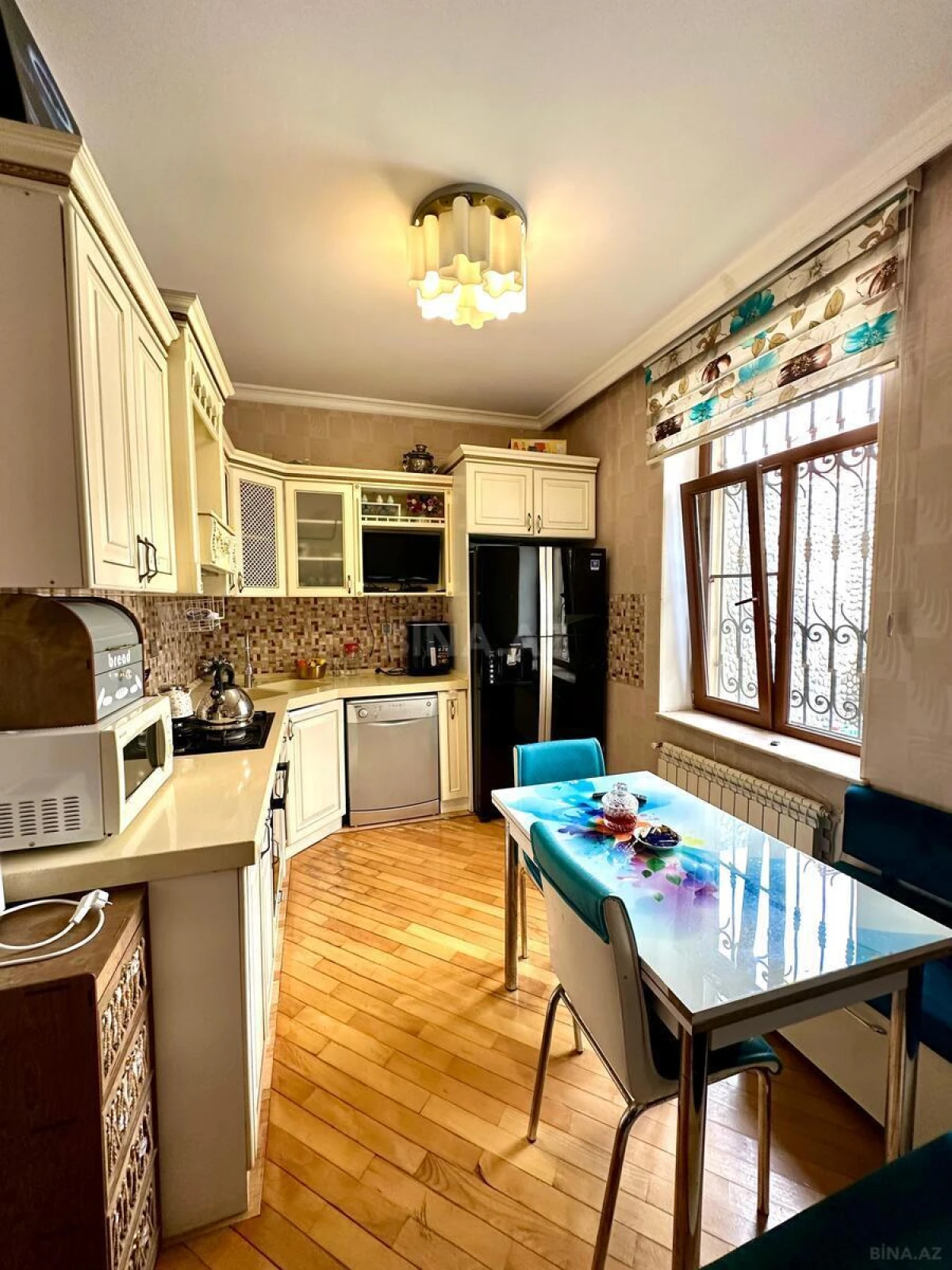 Satılır 6 otaqlı həyət evi 180 m²