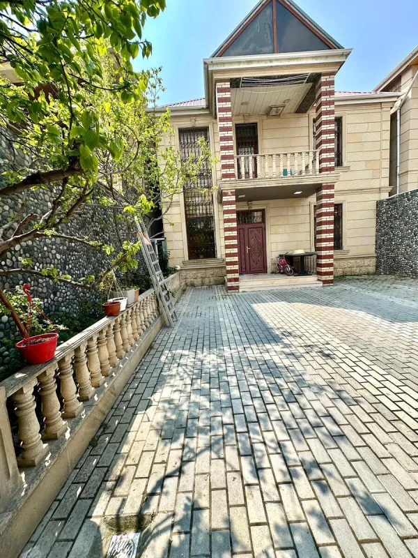 Satılır 6 otaqlı həyət evi 180 m²