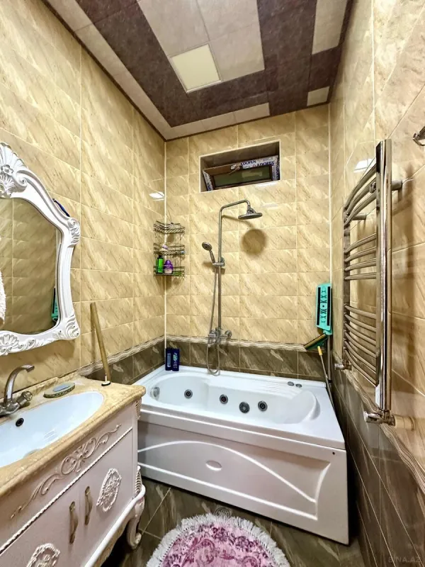 Satılır 6 otaqlı həyət evi 180 m²