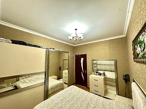 Satılır 6 otaqlı həyət evi 180 m²