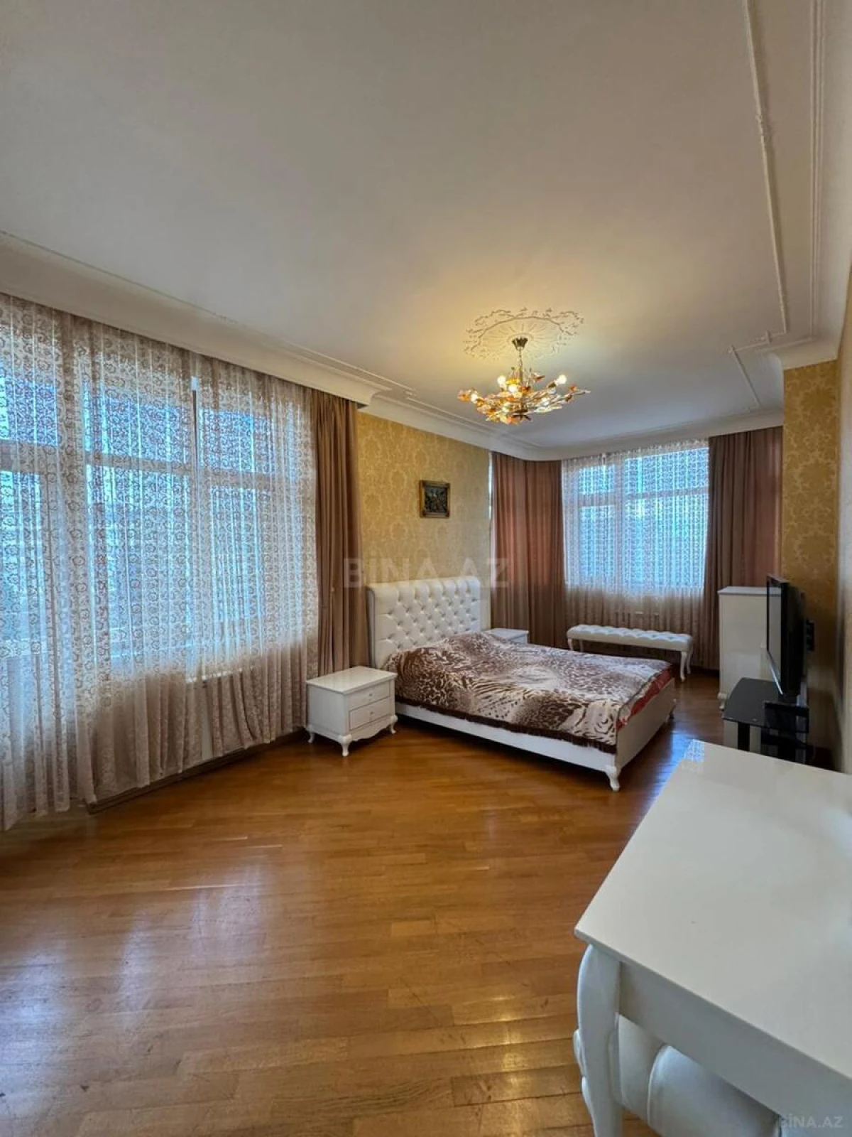 Satılır 4 otaqlı mənzil 166.6 m²