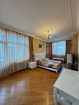 Satılır 4 otaqlı mənzil 166.6 m²