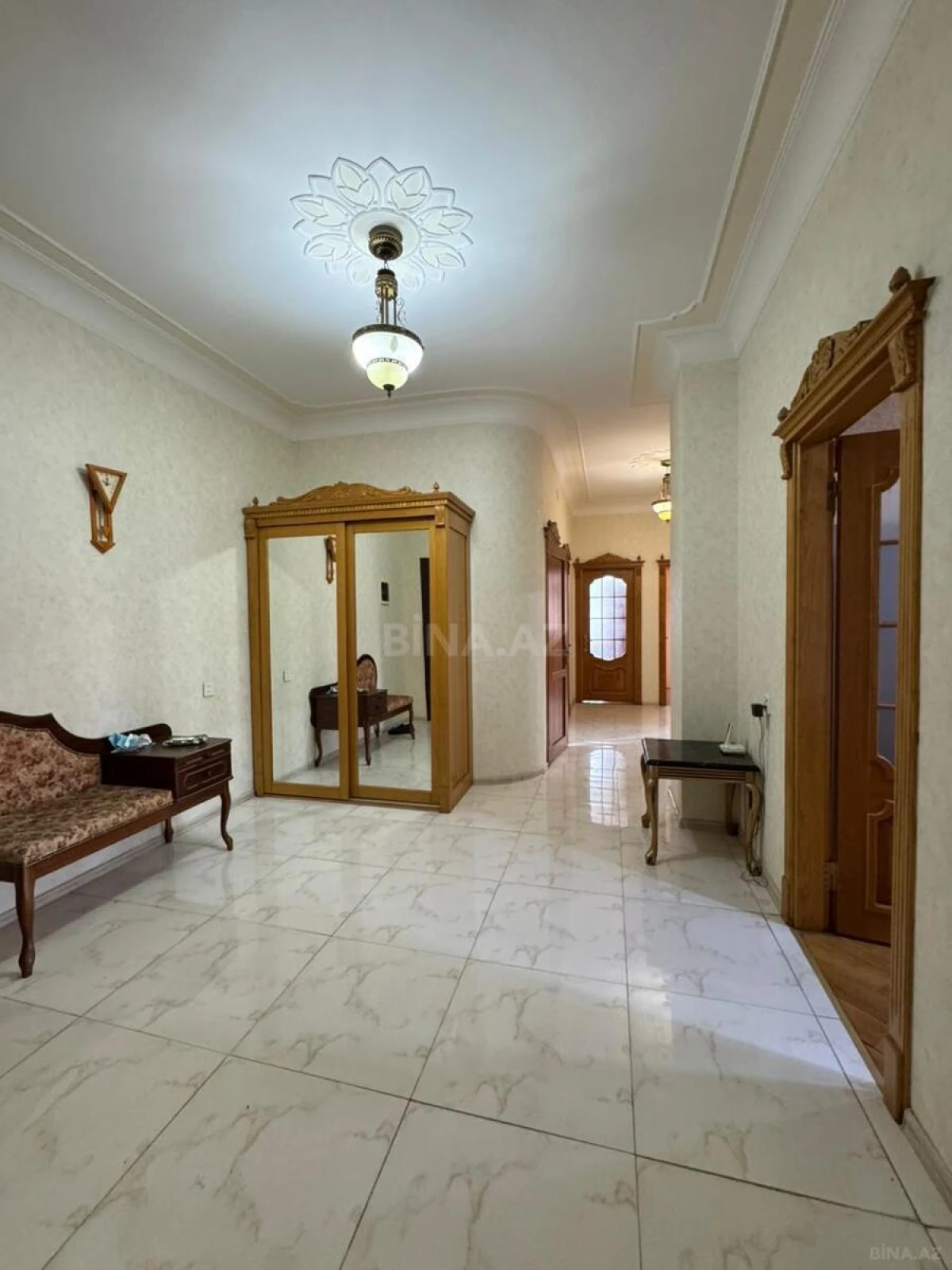Satılır 4 otaqlı mənzil 166.6 m²