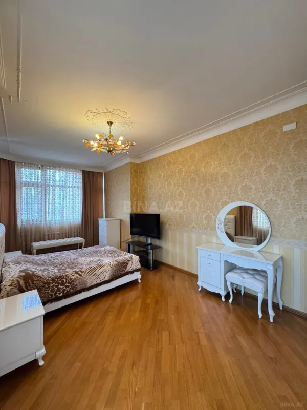 Satılır 4 otaqlı mənzil 166.6 m²