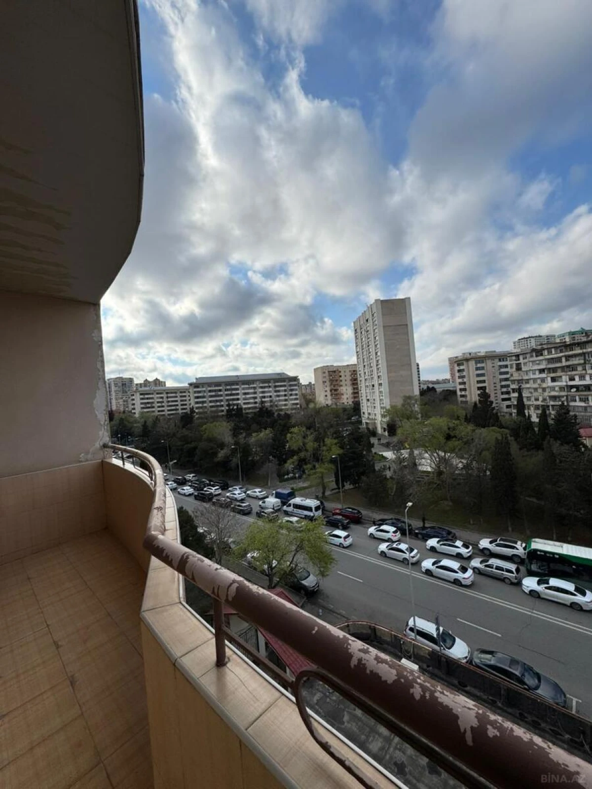 Satılır 4 otaqlı mənzil 166.6 m²