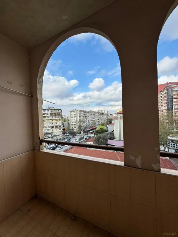 Satılır 4 otaqlı mənzil 166.6 m²