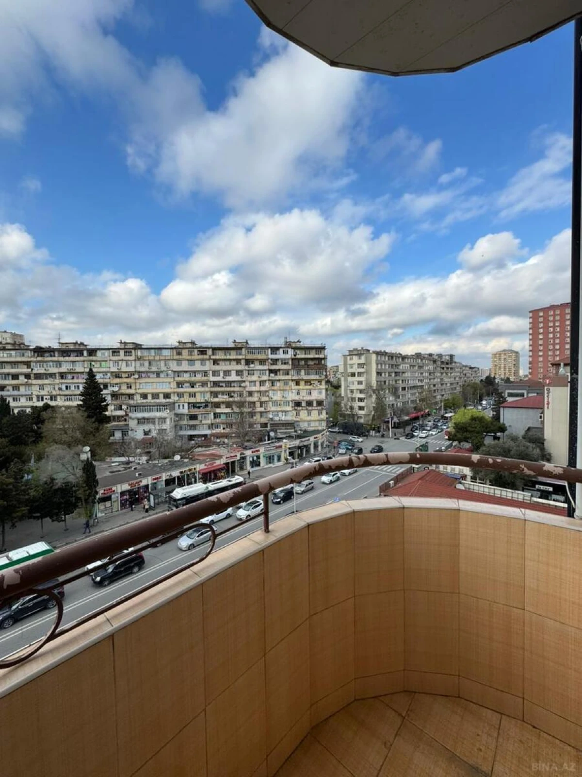 Satılır 4 otaqlı mənzil 166.6 m²