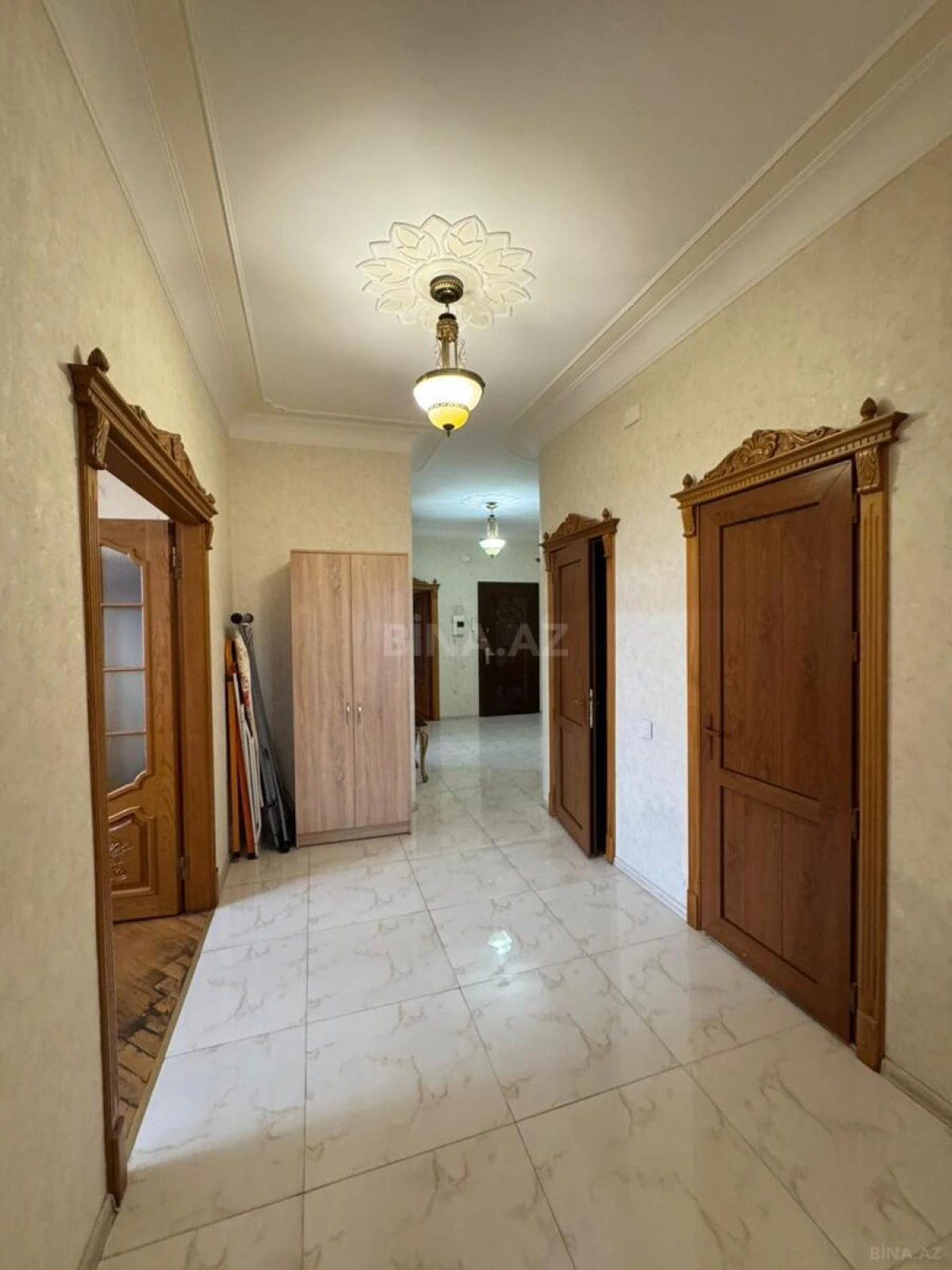 Satılır 4 otaqlı mənzil 166.6 m²