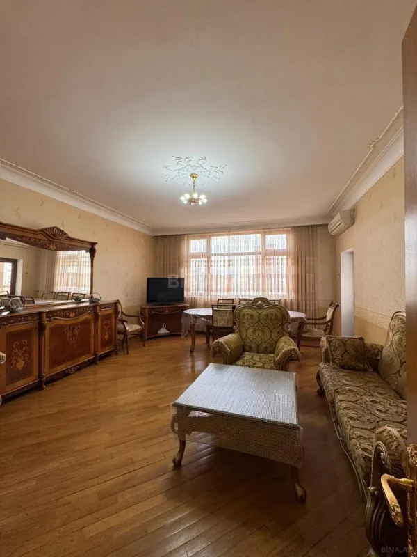 Satılır 4 otaqlı mənzil 166.6 m²