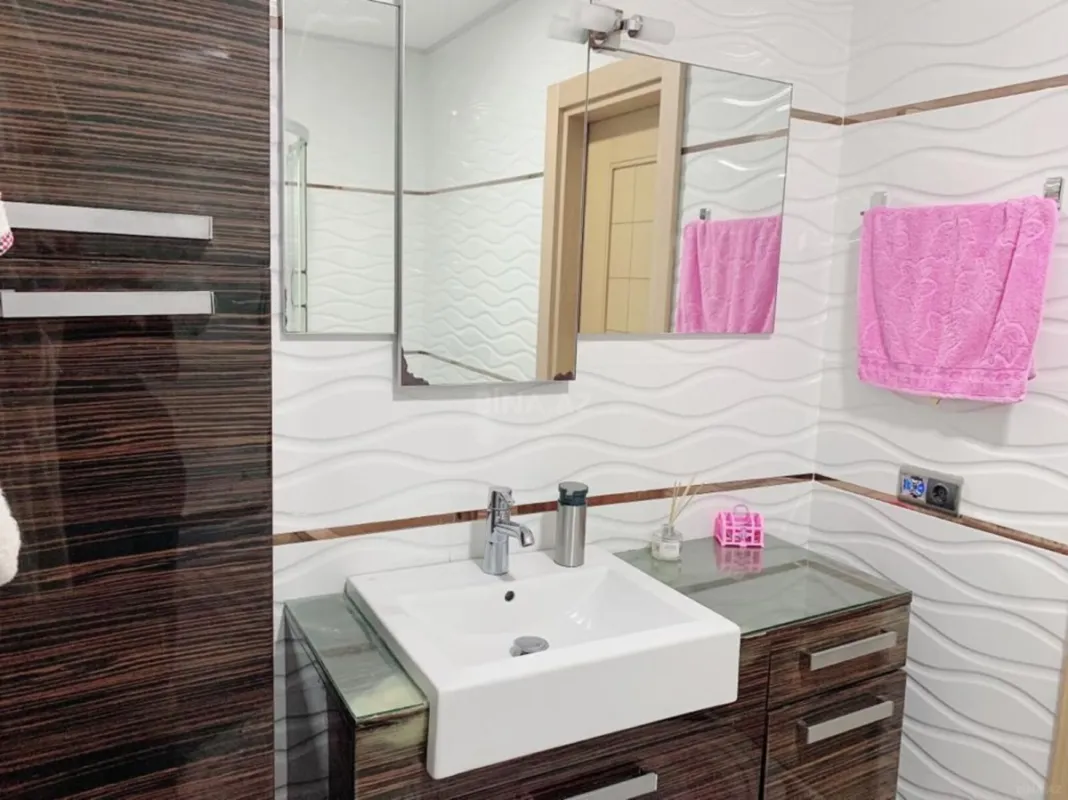 Kirayə verilir 2 otaqlı mənzil 98 m²