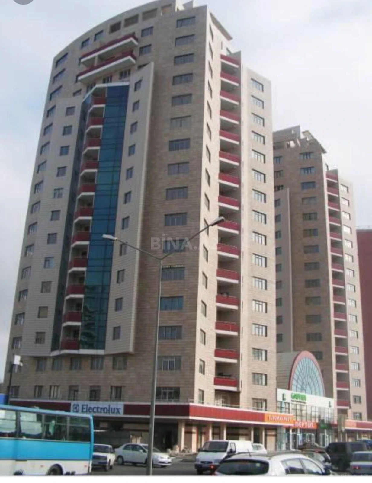 Kirayə verilir 2 otaqlı mənzil 98 m²