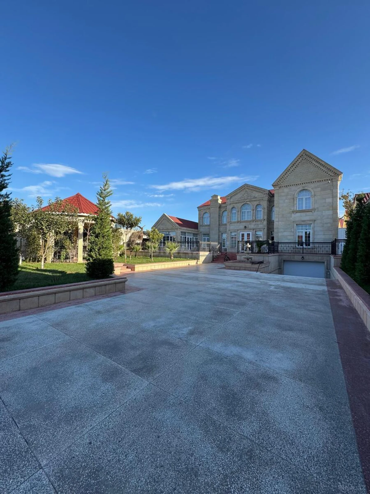 Satılır 7 otaqlı həyət evi 370 m²