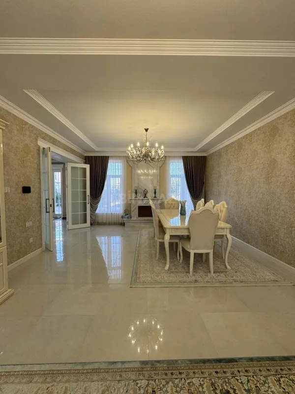 Satılır 7 otaqlı həyət evi 370 m²