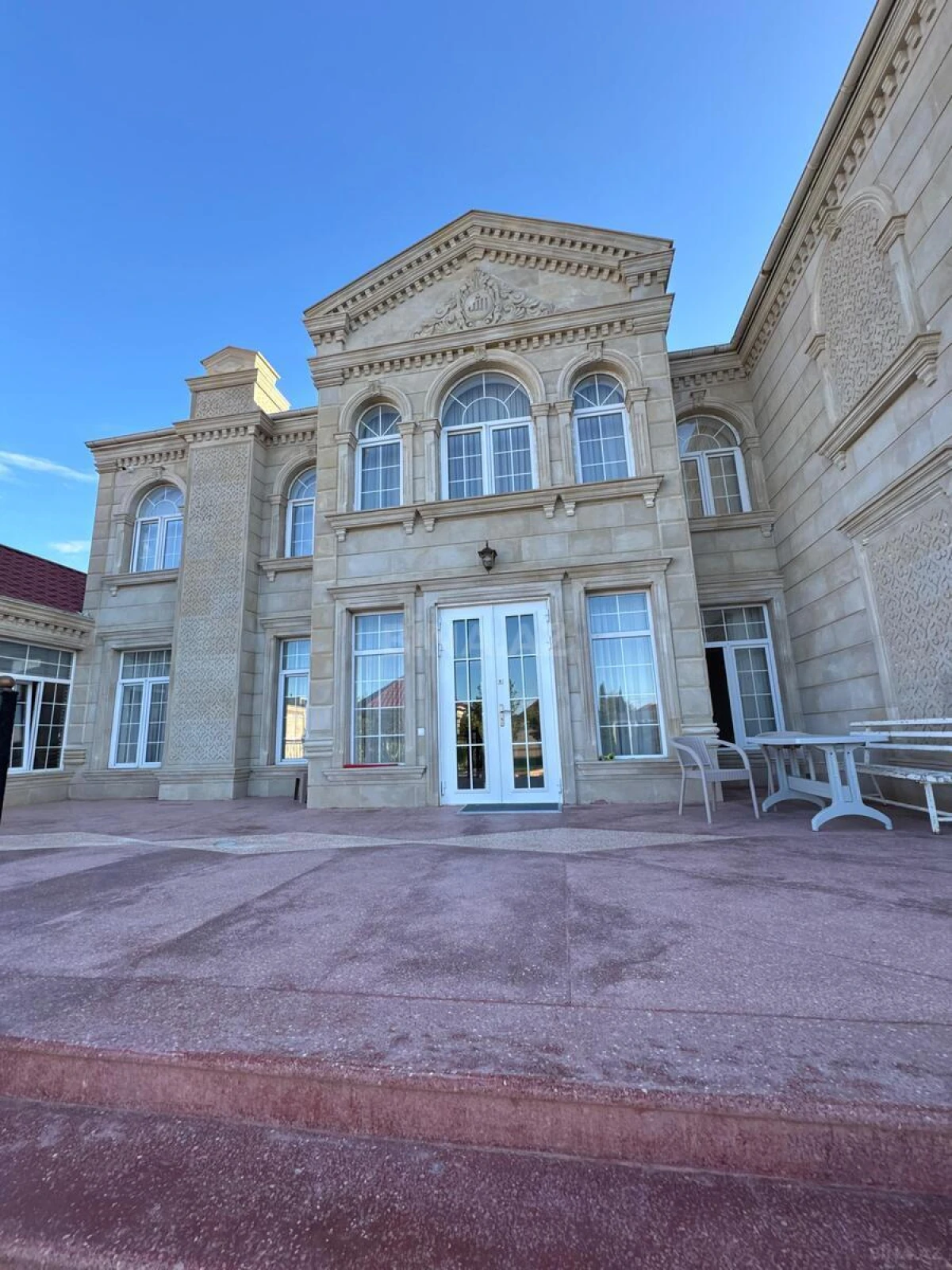 Satılır 7 otaqlı həyət evi 370 m²