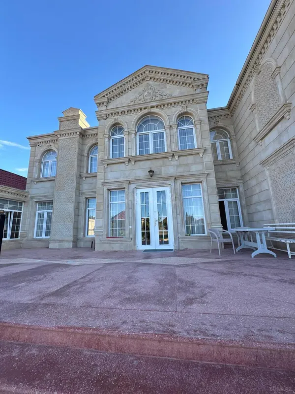 Satılır 7 otaqlı həyət evi 370 m²