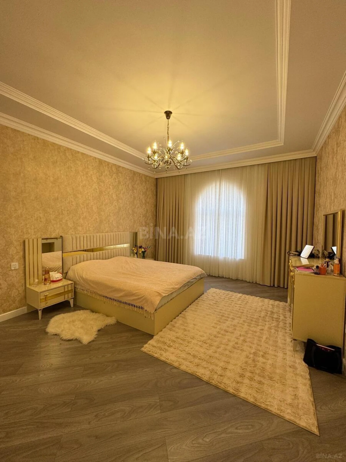 Satılır 7 otaqlı həyət evi 370 m²