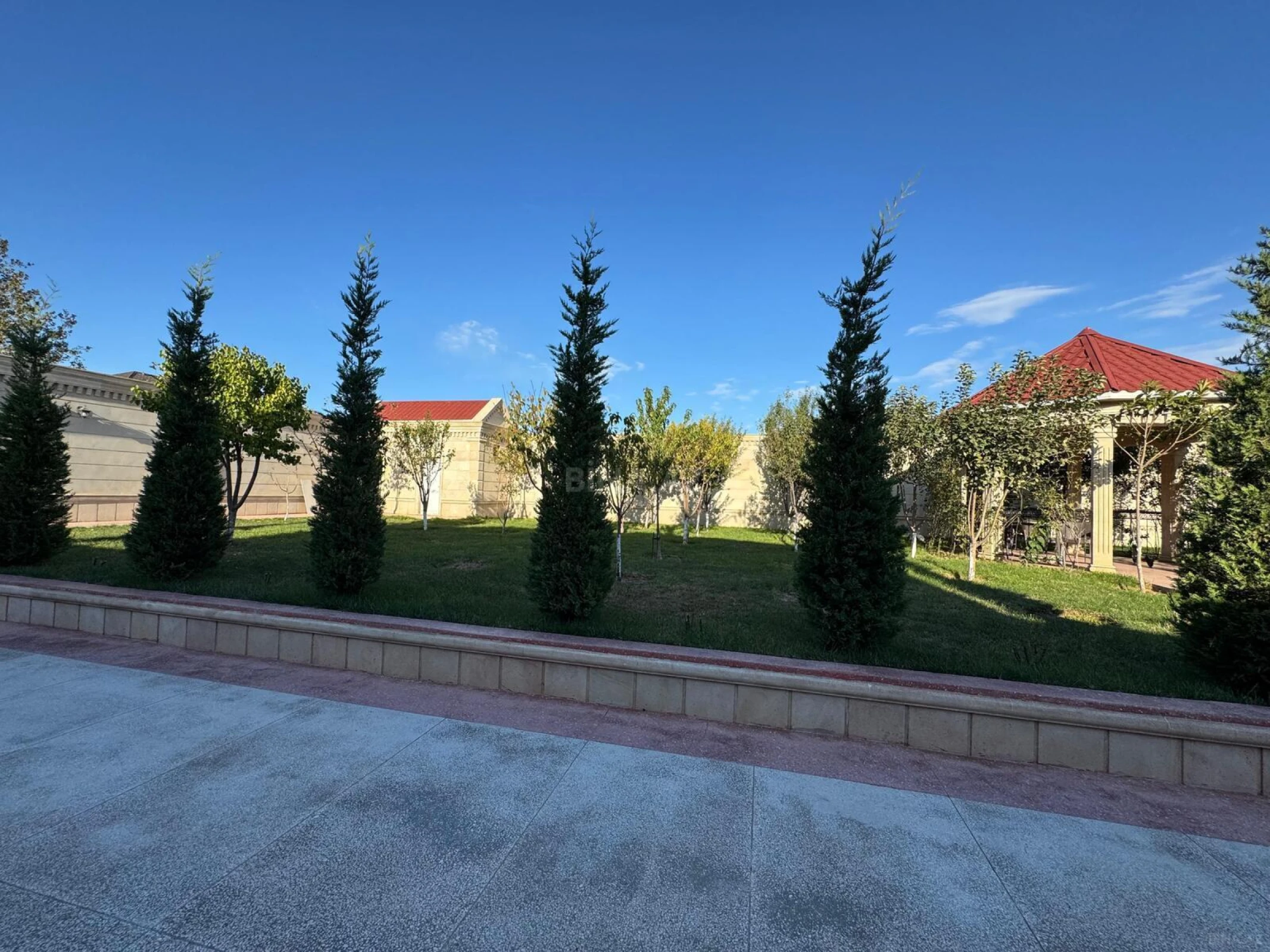 Satılır 7 otaqlı həyət evi 370 m²