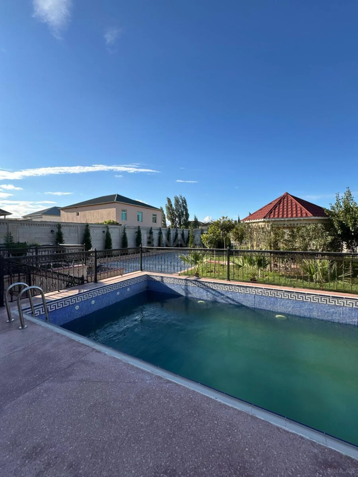 Satılır 7 otaqlı həyət evi 370 m²