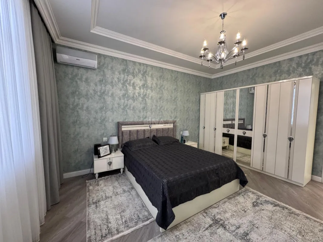 Satılır 7 otaqlı həyət evi 370 m²