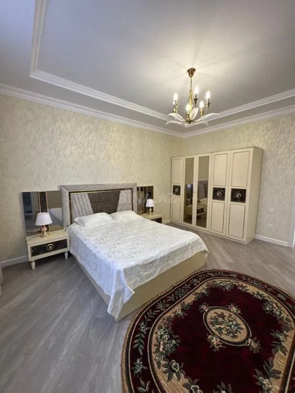 Satılır 7 otaqlı həyət evi 370 m²