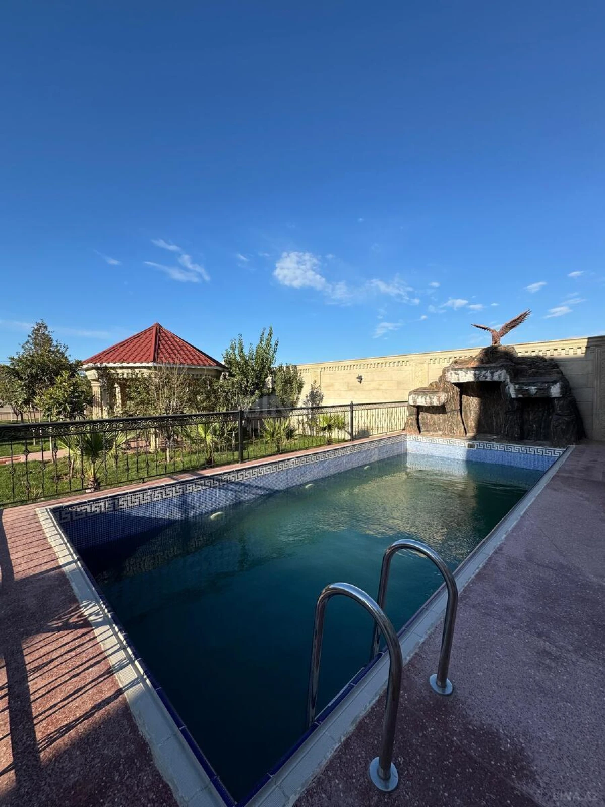 Satılır 7 otaqlı həyət evi 370 m²