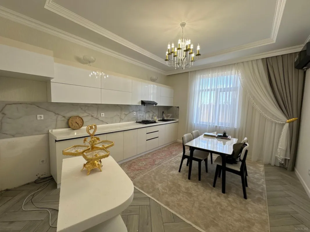 Satılır 7 otaqlı həyət evi 370 m²