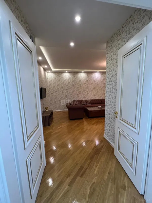 Satılır 2 otaqlı mənzil 106 m²