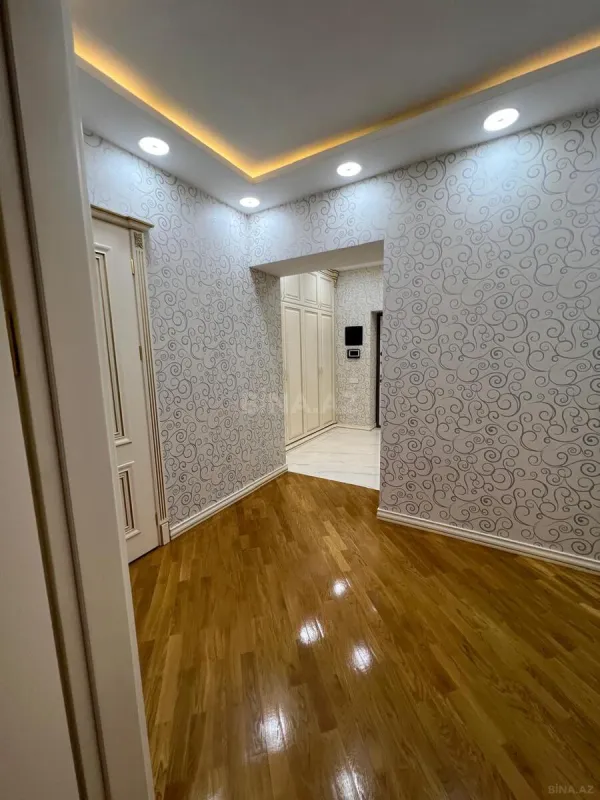 Satılır 2 otaqlı mənzil 106 m²